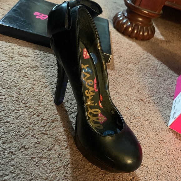 Black Chic Highheels - Picture 3 of 4